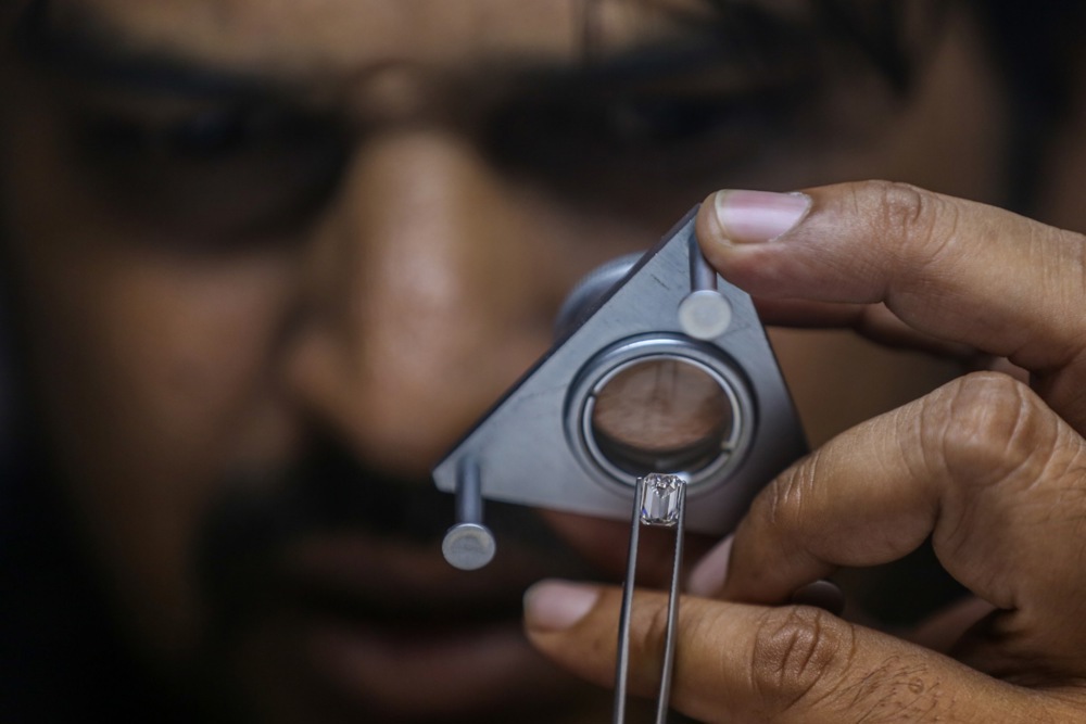 Proposed sanctions to halt trade in Russian diamonds