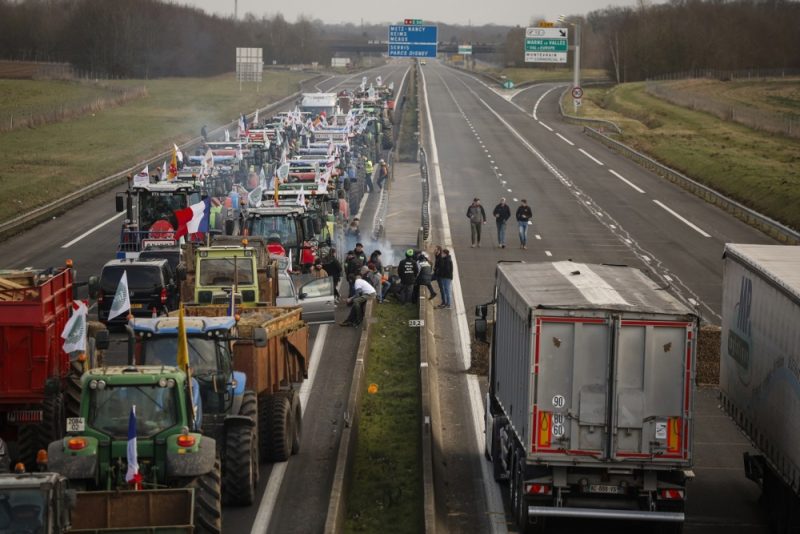 Frankreichs Bauernproteste: Tschechische Lkw-Fahrer werden angegriffen