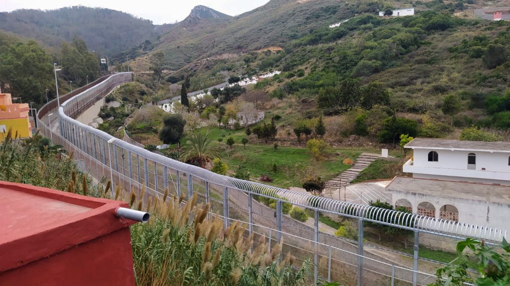 Spanish authorities augment the border fence with an anti-climbing system
