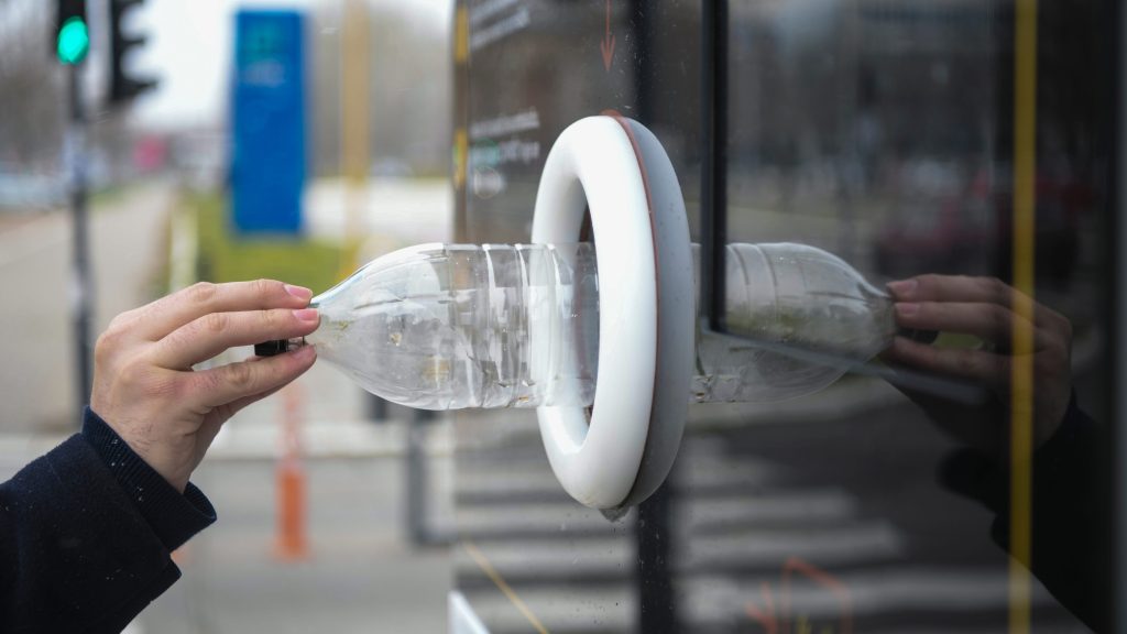 Plastic bottle DRS