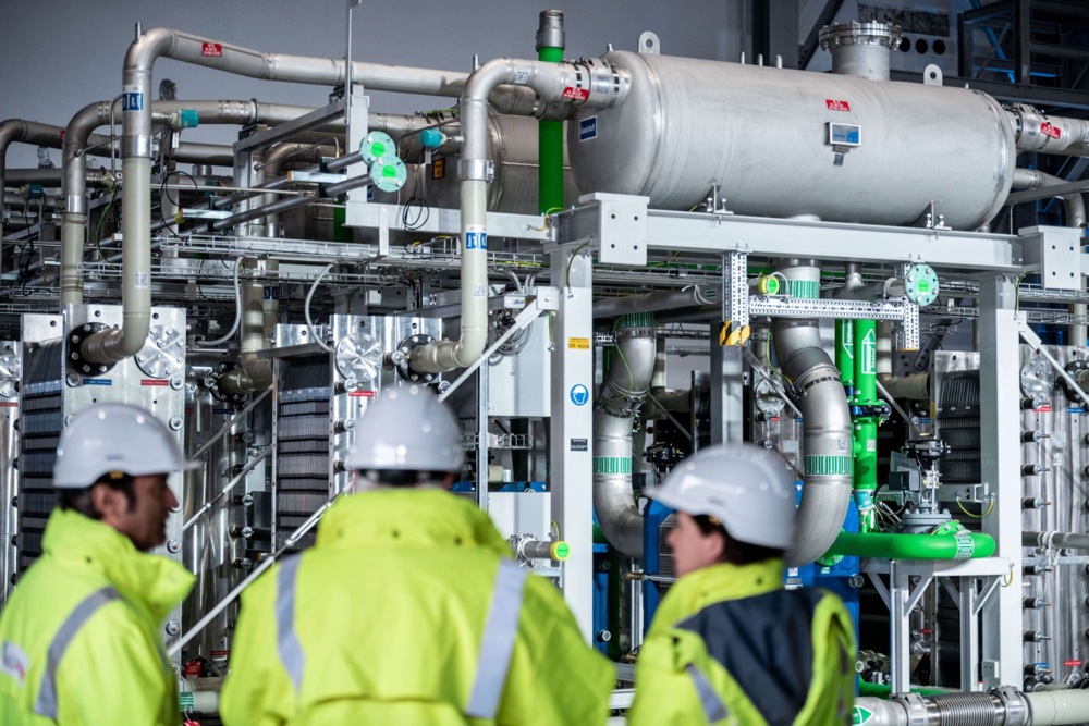 German president visits Air Liquide, ThyssenKrupp facilities