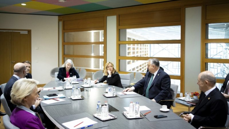 EU-Dringlichkeitsgipfel: Orbán gibt bei 50 Milliarden Euro Finanzhilfe für Ukraine nach