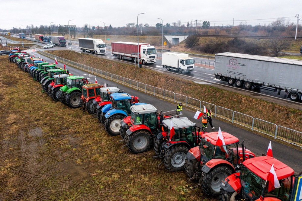 Polish farmers block Polish-Ukrainian border crossing in Medyka