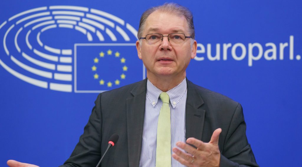 EP-163842Z_PressConf_Greens