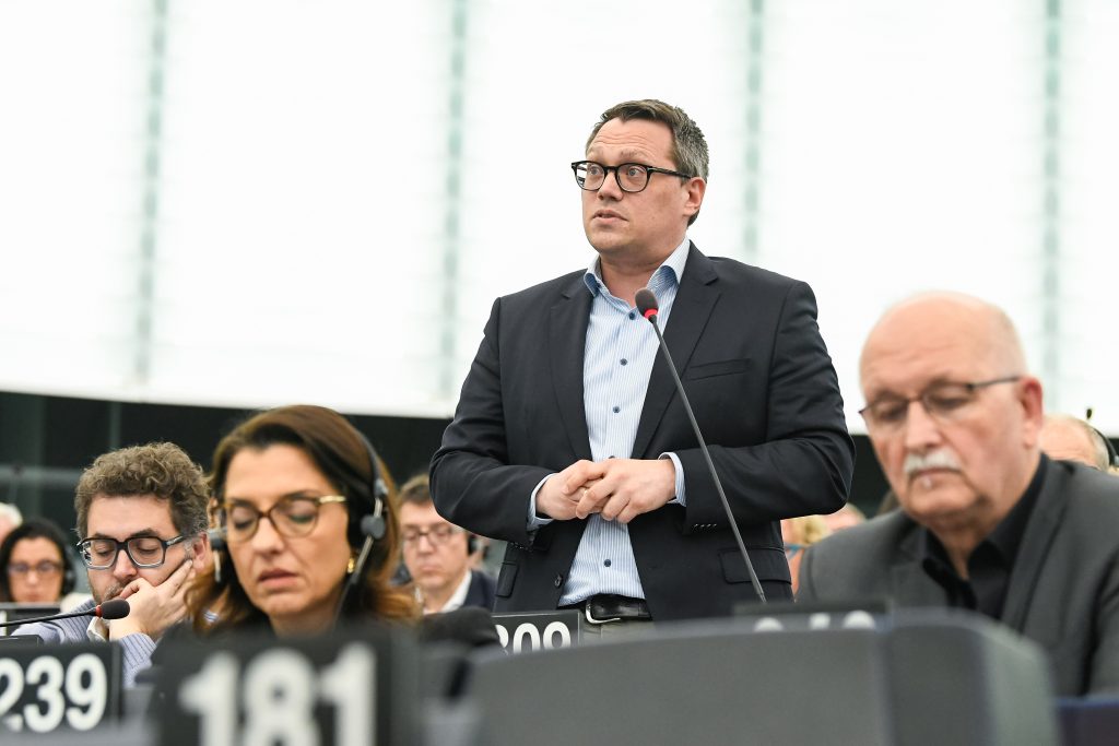 EP-164965C_Plenary_27_Votes