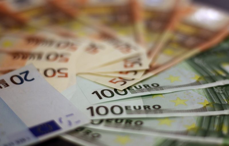 Sofortüberweisungen: Europäisches Parlament schafft Sondergebühren ab