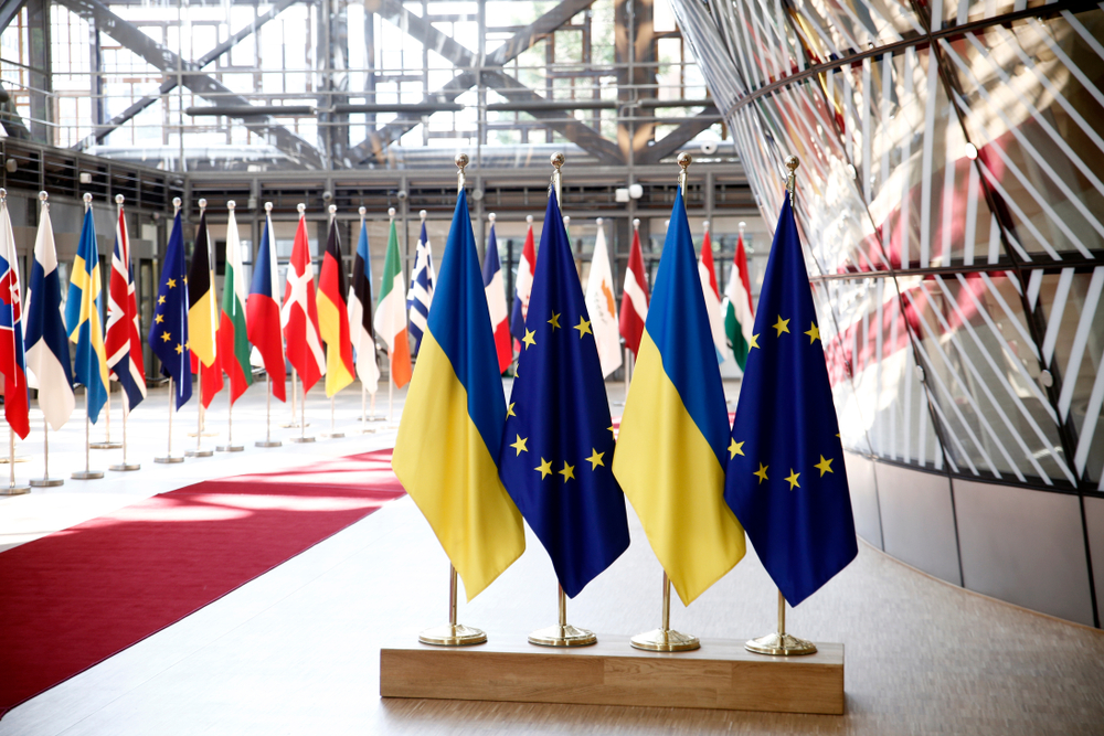 Brussels,,Belgium,Jul.,9,,2018.,Eu,And,Ukrainian,Flags,In