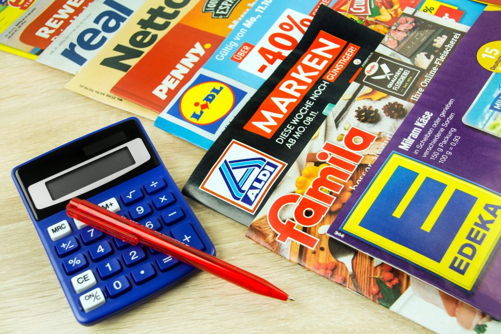Hamburg,,Germany,-,March,6,2022:,German,Food,Brochures,Aldi,