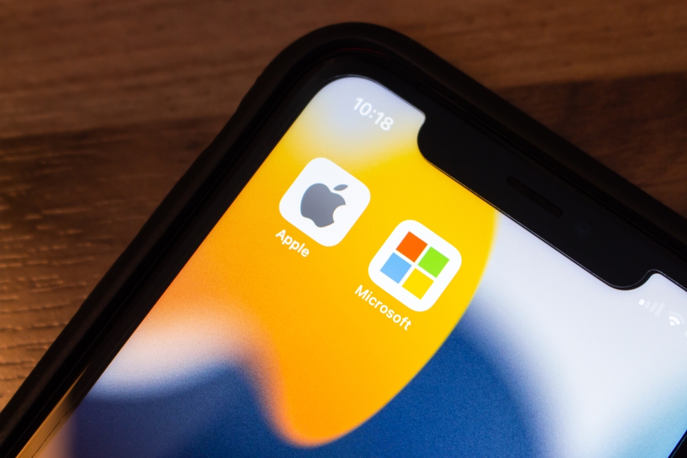 Vancouver,,Canada,-,Aug,6,2022,:,Apple,And,Microsoft