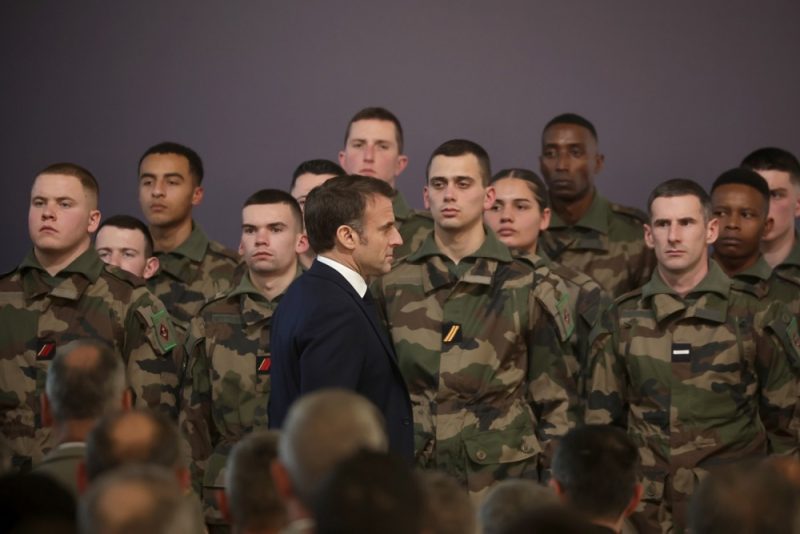 Macron bleibt dabei: Entsendung von Truppen in die Ukraine möglich