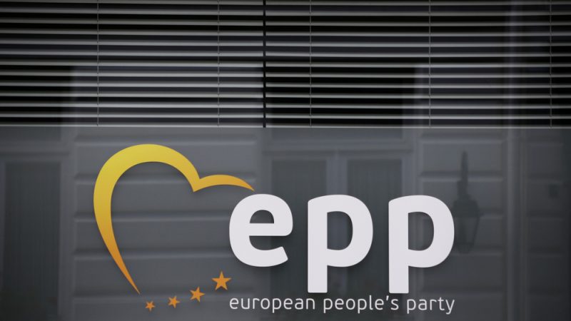 EVP will mit Sozialdemokraten und Liberalen eine pro-europäische Koalition bilden