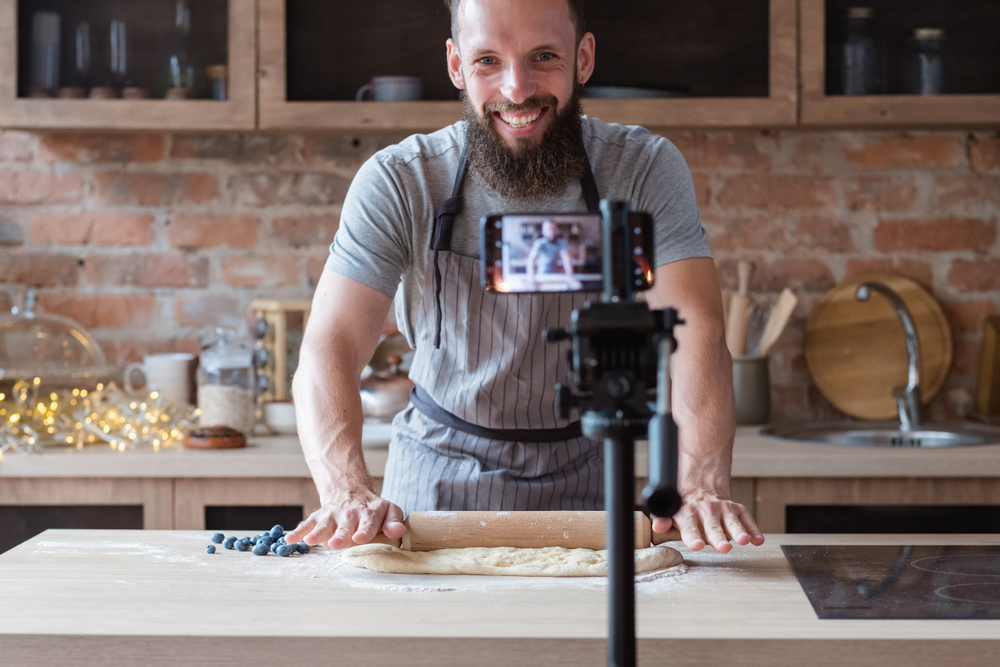 Food,Blogger,Streaming,Live.,Bearded,Hipster,Man,Communicating,With,Subscribers