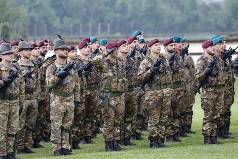 Italiens Verteidigungsminister spricht sich gegen Truppenentsendung in die Ukraine aus