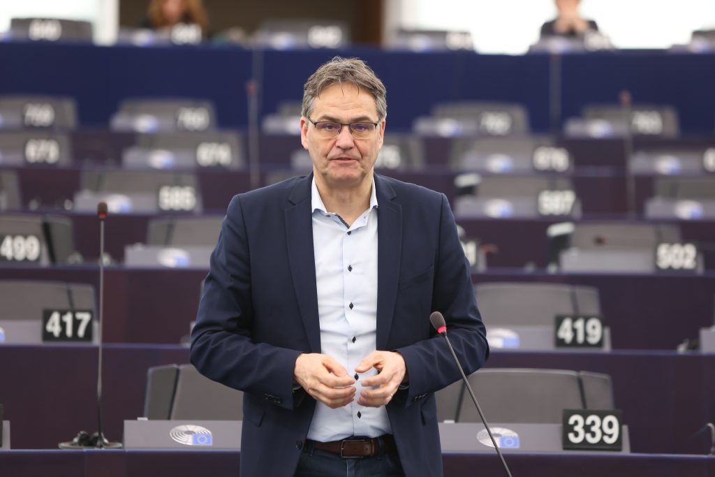 EP-163730E_Plenary_6_Climate