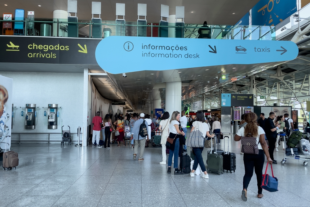 Lisbon,,Portugal,-,September,22,,2022;,Passengers,Walking,Inside,The