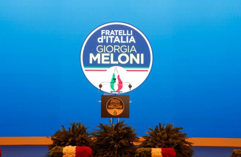 EU-Kommission geht nicht auf Fall von Verwendung faschistischer Symbolik in Melonis Partei ein