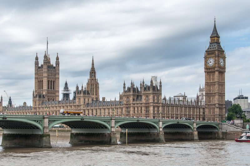 König Charles: Das britische KI-Gesetz wird kommen
