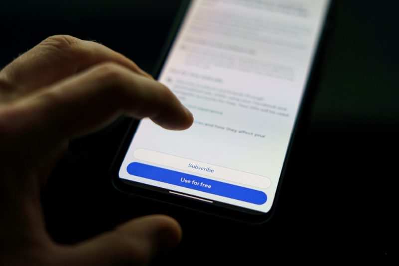 EU-Kommission und Verbraucherschützer kritisieren Metas "Pay-or-OK"-Modell