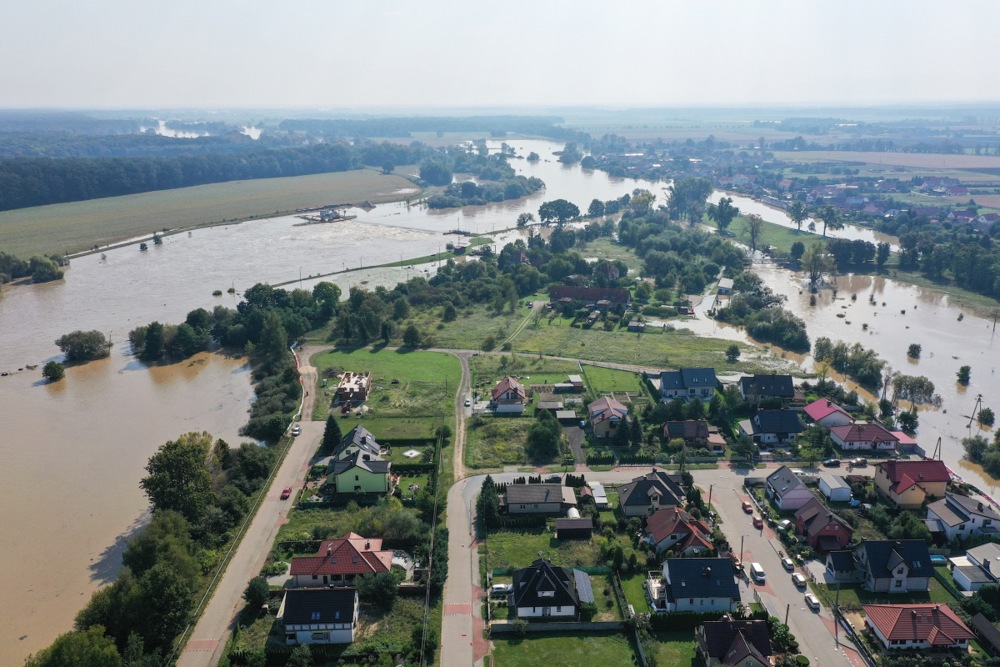 Flooding in Poland, Oder river flows through Olawa town
