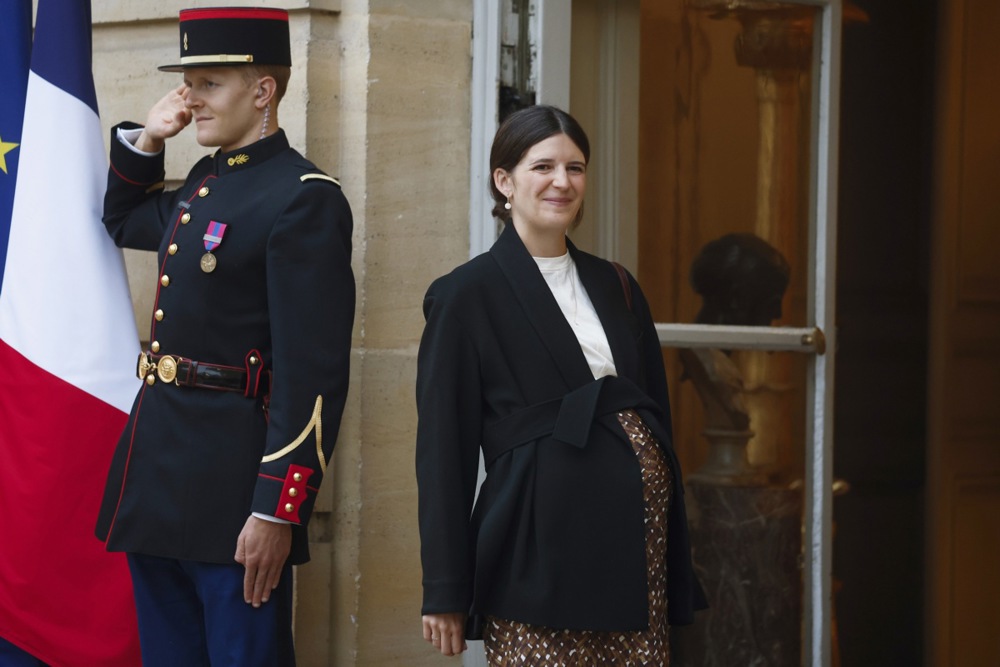 French Prime Minister Barnier organizes first government meeting