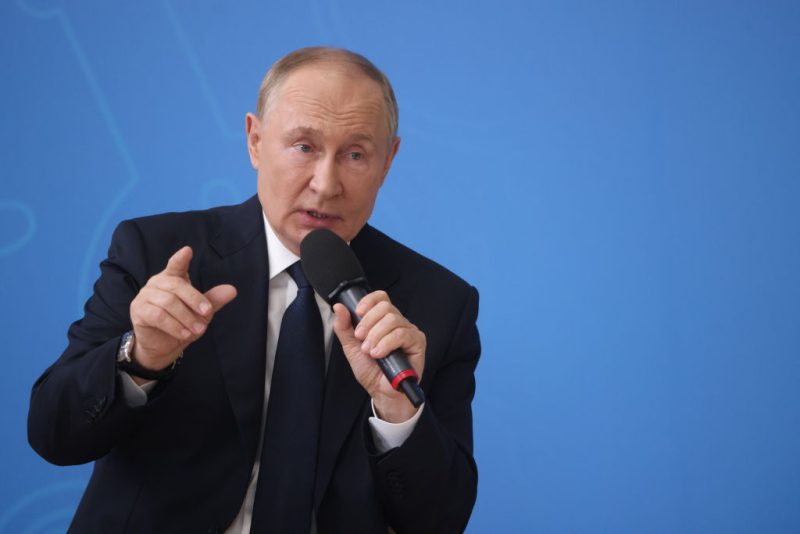 Russische Einflussnahme: Putin zieht Harris Trump scherzhaft vor
