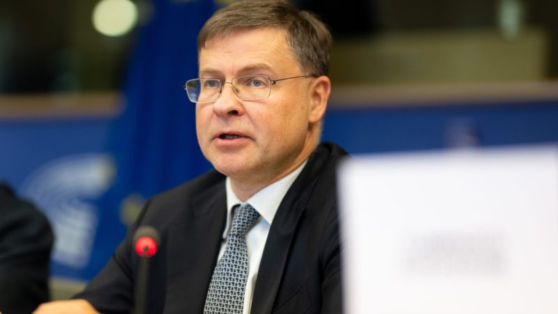 Investitionsbedarf der EU: EU-Kommissar Dombrovskis vor Anhörung