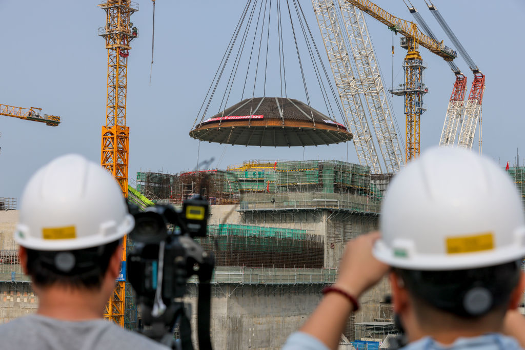 Outer Dome Of World’s First Commercial Small Nuclear Reactor Successfully Installed In Hainan