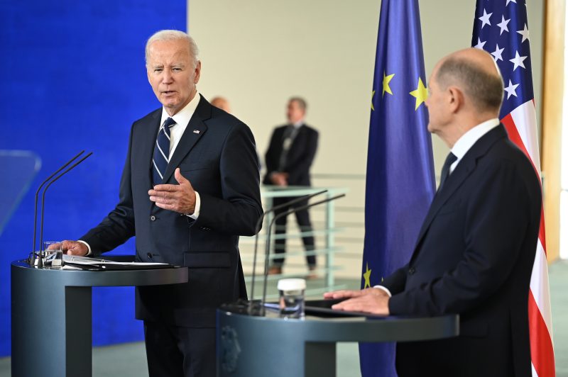 Biden fordert Scholz zur Einhaltung der NATO-Ausgabenziele auf