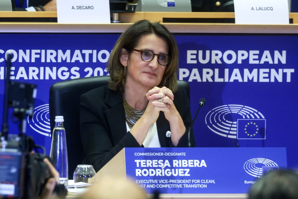 Spaniens designierte EU-Kommissarin verteidigt sich gegen Angriffe von Rechts