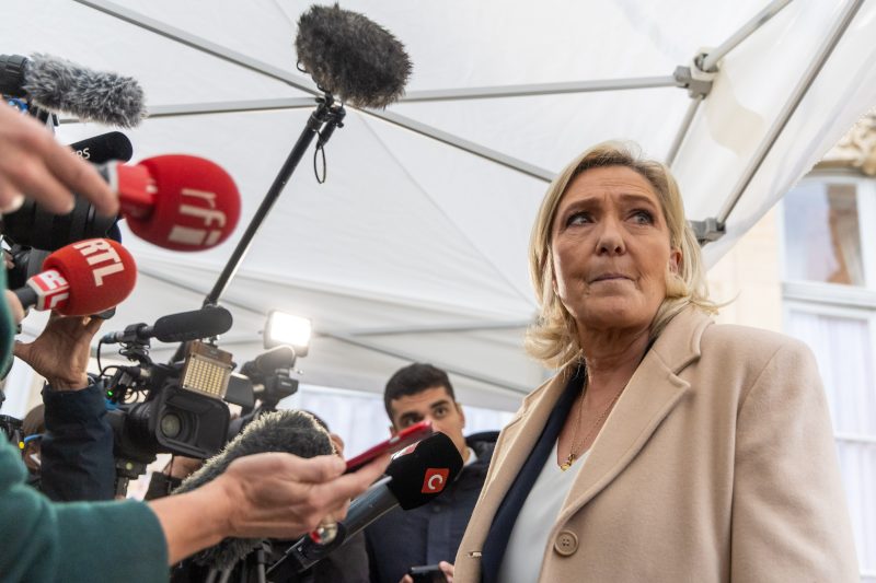 Marine Le Pen droht mit Misstrauensvotum gegen Frankreichs Premier