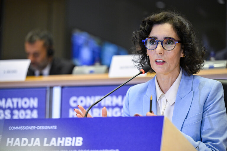 Belgiens mögliche EU-Kommissarin kämpfte mit Geschlechterfragen und eigener Erfolgsbilanz