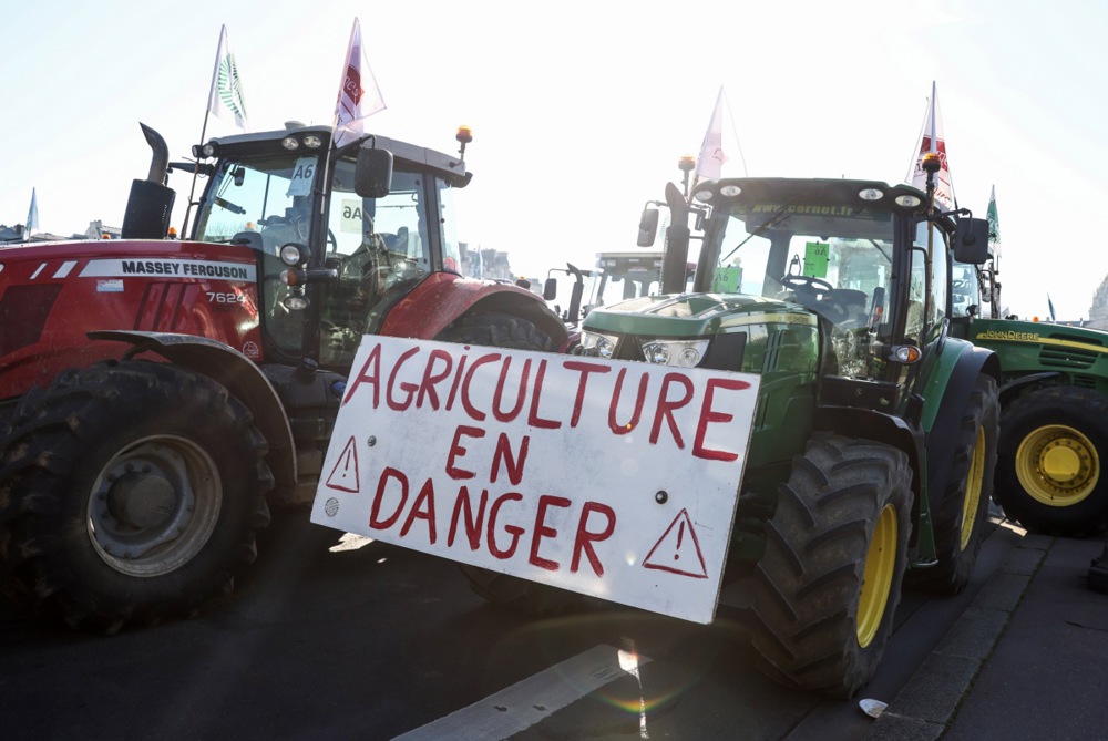 French farmers protest against EU pesticide ban in Paris