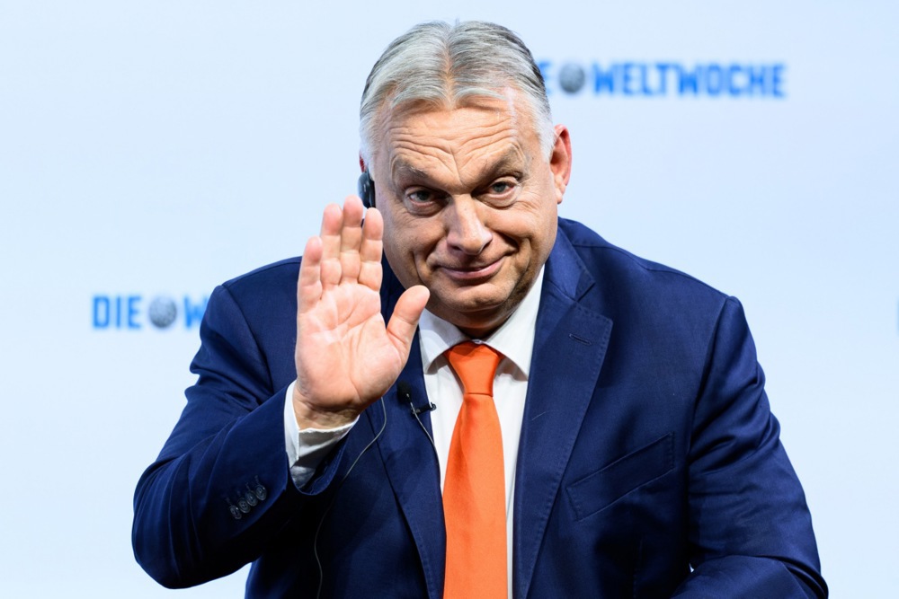 Hungarian PM Orban and former German chancellor Schroeder discuss geopolitics in Vienna