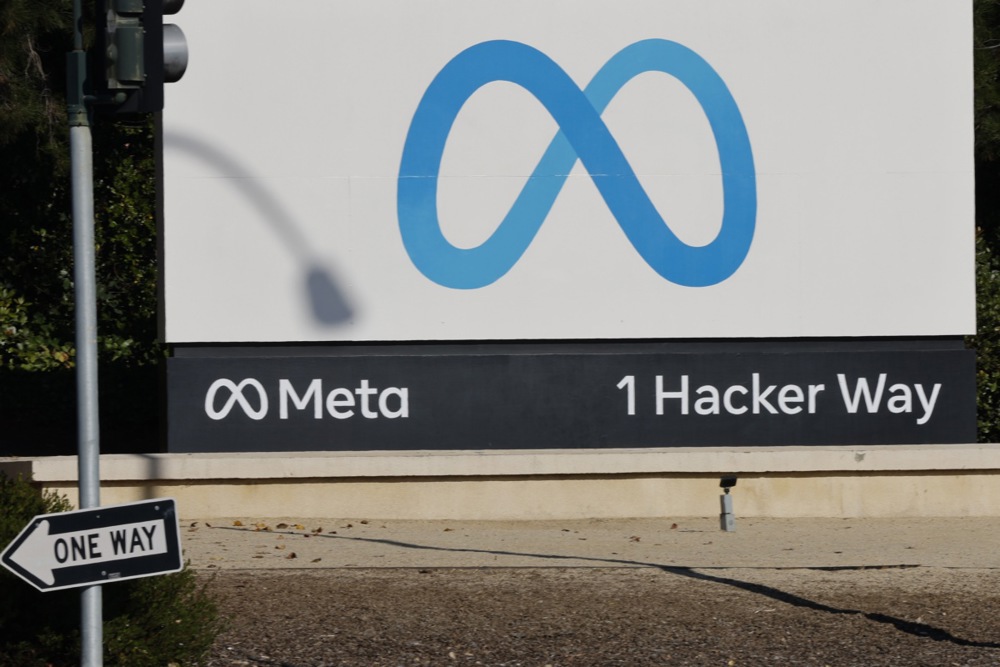 Meta Platforms stock hits 52-week high
