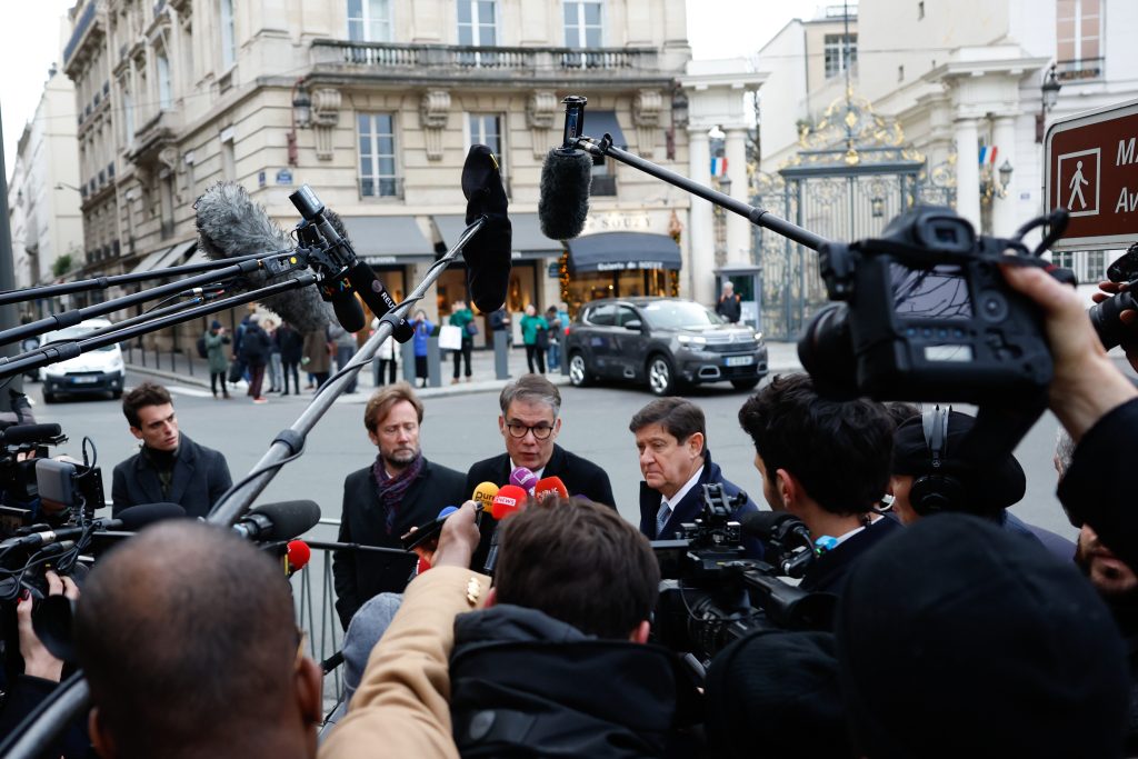 French President Macron meets party leaders in attempt to form new government
