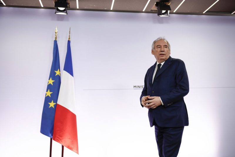 Fragmentierte Politiklandschaft: Frankreichs neuer Premier vor großen Herausforderungen