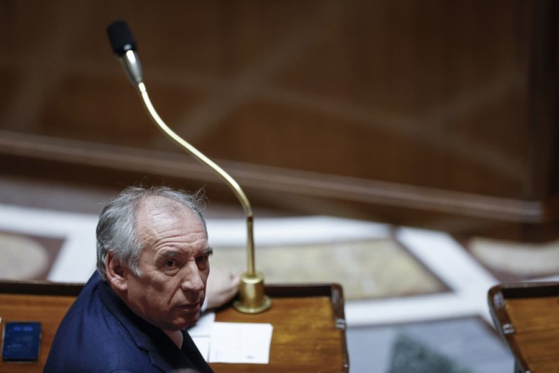 Frankreichs neuer Premier Bayrou ringt um eine stabile Regierungsbildung