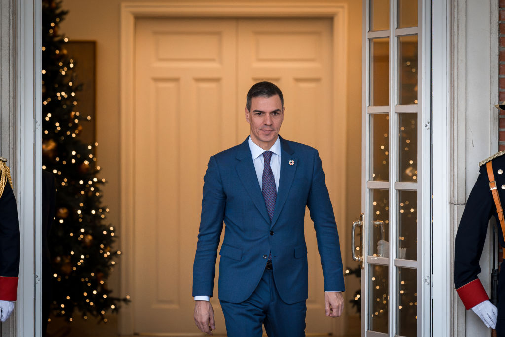 Pedro Sanchez Meets With Lebanon’s Prime Minister Najib Mikati