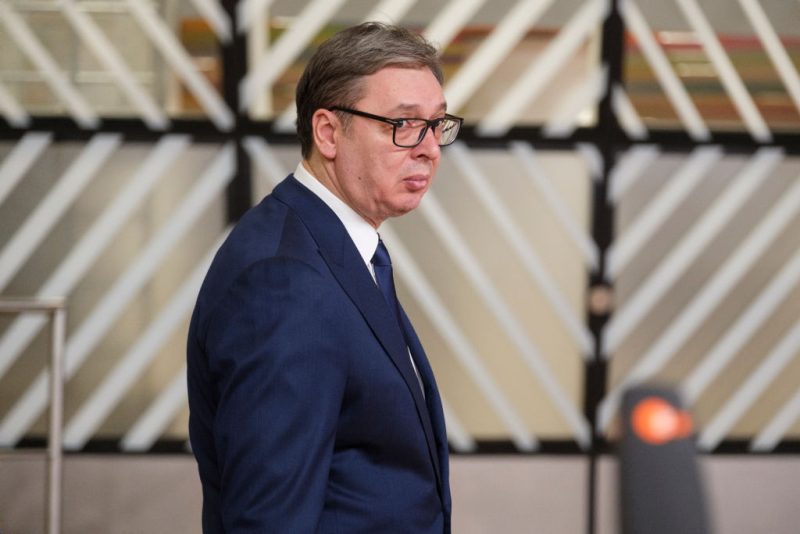 Serbiens Präsident Vučić warnt vor drohenden US-Sanktionen gegen Ölindustrie
