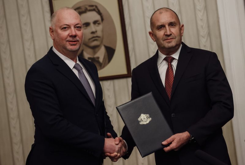 Bulgarisches Parlament bestätigt neue Regierung nach monatelangen Verhandlungen