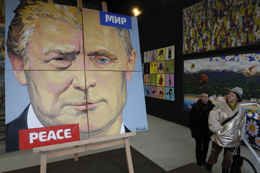 Russian artist displays painting featuring Presidents Putin and Trump