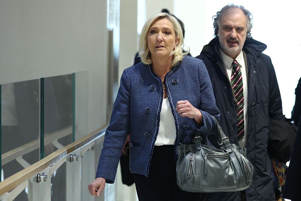 Marine Le Pen mit sofortiger Amtssperre verurteilt