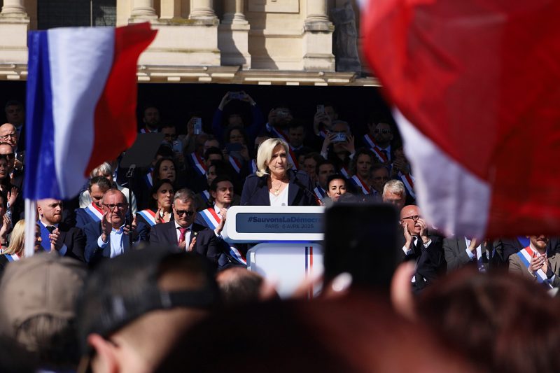 Frankreichs Rechte steht hinter Marine Le Pen