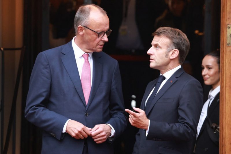 Macron sucht Unterstützung bei Merz inmitten innenpolitischer Spannungen