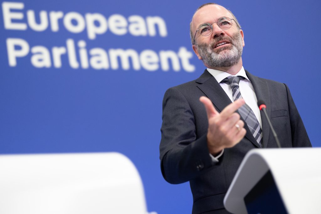 EVP-Chef Weber erwägt Maßnahmen gegen Partei von Serbiens Präsident