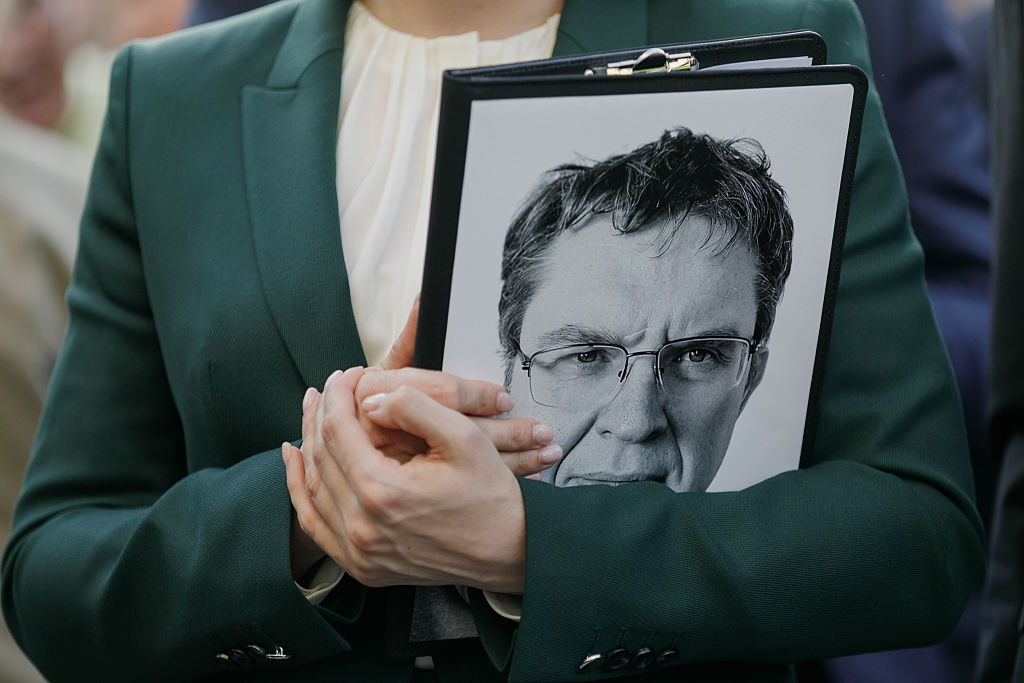 Sviatlana Tsikhanouskaya holds a folder with a portrait of