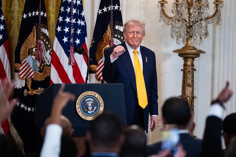 Trump kündigt nach scharfem Gerichtsurteil 10 % weltweite Zölle an