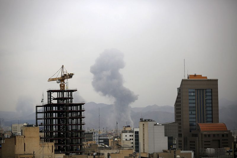 Straßensperren in Teheran unter Beschuss, während die USA und Israel versuchen, einen Aufstand auszulösen