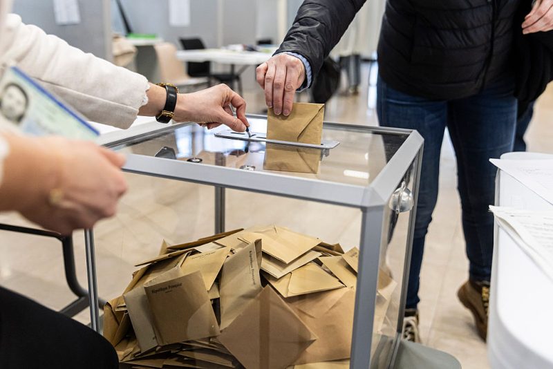 Kommunalwahlen in Frankreich: Sozialisten führen in Paris, während die extreme Rechte im Süden zulegt