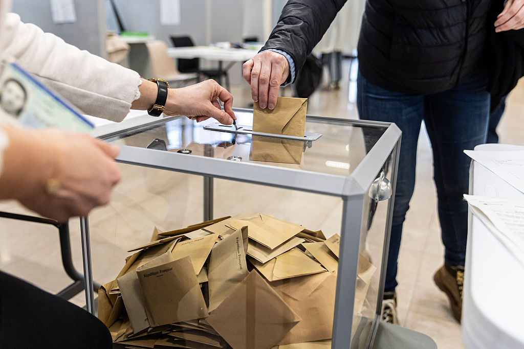 Kommunalwahlen in Frankreich: Sozialisten führen in Paris, während die extreme Rechte im Süden zulegt
